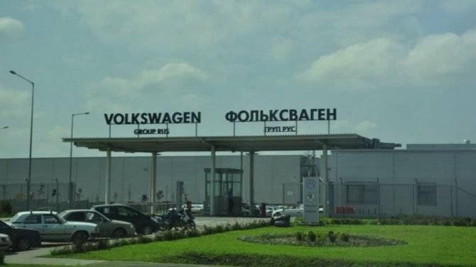 Калужский завод Volkswagen перешёл на сокращённую рабочую неделю - usedcars.ru - Калуга