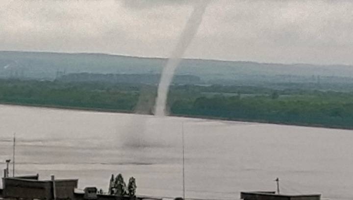 Воронежцы поделились съемками гигантского водяного вихря - vesti.ru - Воронеж - Воронежская обл.