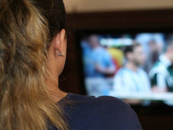 В Кузбассе женщина, у которой забирали телевизор за долги, напала на пристава с ножом - newsland.com - Россия - Кемеровская обл. - Нападение