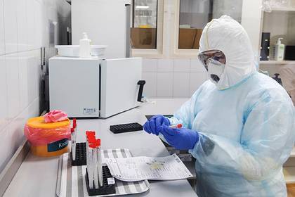 Москвичей с антителами к COVID-19 предложили изолировать после массовых тестов - lenta.ru - Москва