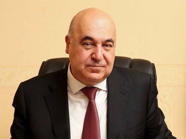 Владимир Путин - Президент России наградил азербайджанского писателя орденом - aze.az - Россия - Азербайджан
