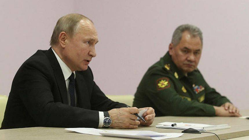 Сергей Шойгу - Владимир Путин - Путин наградил Сергея Шойгу орденом в его день рождения - 5-tv.ru - Россия