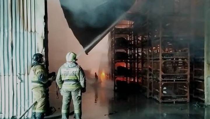 Предварительная причина пожара на складе в Самаре - авария в электропроводке - vesti.ru - Россия - Самара - Самарская обл.