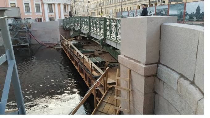 Из-за ремонта Зеленого моста ограничения для движения транспорта на Невском сохранятся до середины лета - piter.tv