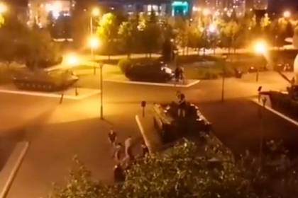 Россияне справили нужду на танк и заинтересовали полицию - lenta.ru - Кемеровская обл.
