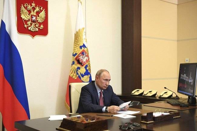 Владимир Путин - Путин назвал дату проведения ЕГЭ и отменил призыв - infox.ru - Россия