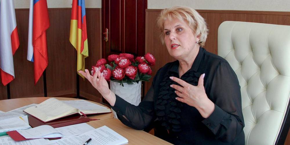 Галина Огнева - В Крыму чиновница пожелала "сдохнуть" собакам нарушителей самоизоляции - ruposters.ru - Крым