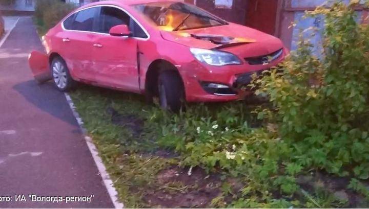 В Вологде пьяная женщина за рулем протаранила 14 автомобилей - vesti.ru - Вологда