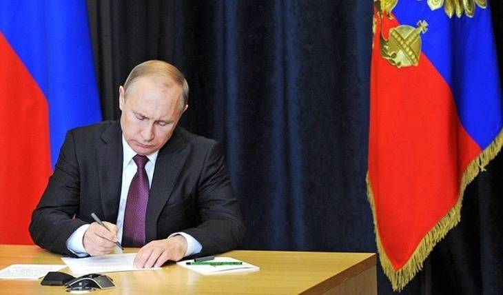 Владимир Путин - Владимир Путин назвал новую дату ЕГЭ - mirnov.ru - Россия