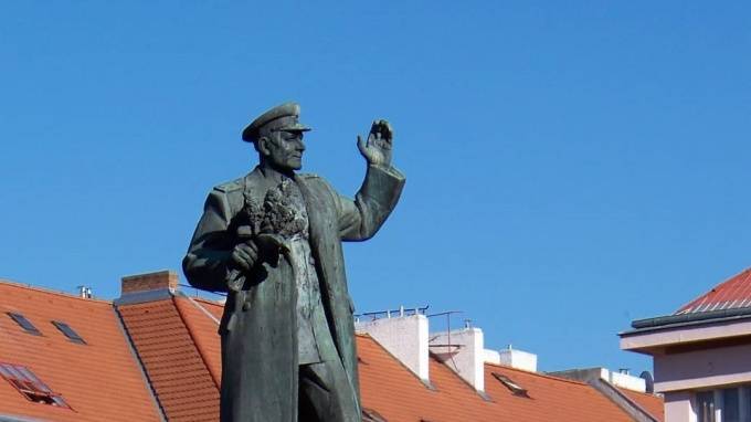 Владимир Путин - Дмитрий Песков - Иван Конев - Милош Земан - Живущие в Чехии россияне рассказали об отношении чехов к сносу памятника маршалу Коневу - piter.tv - Россия - Чехия - Прага
