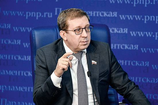 Алексей Майоров - Майоров объяснил, зачем Совфед призвал Coca-Cola и Pepsi присоединиться к маркировке воды - pnp.ru