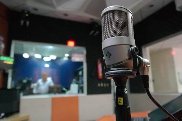 Коммерческие FM-радиостанции Петербурга просят помощи у Смольного - abnews.ru - Санкт-Петербург - Новости - Петербург