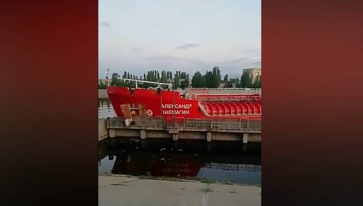 Нефтеналивной танкер протаранил причал в Балакове - vesti.ru - Самара - Керчь