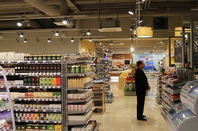 Влюбленные воровали продукты из супермаркета и продавали их на рынке - infox.ru - Россия - Омск