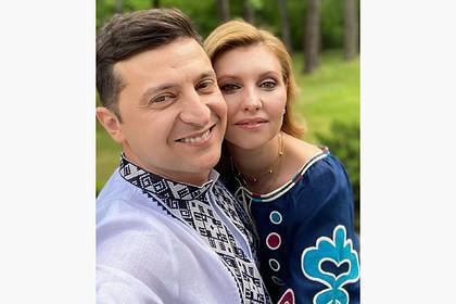 Владимир Зеленский - Елена Зеленская - Зеленский с женой поздравили украинцев снимком в вышиванках - lenta.ru - Украина