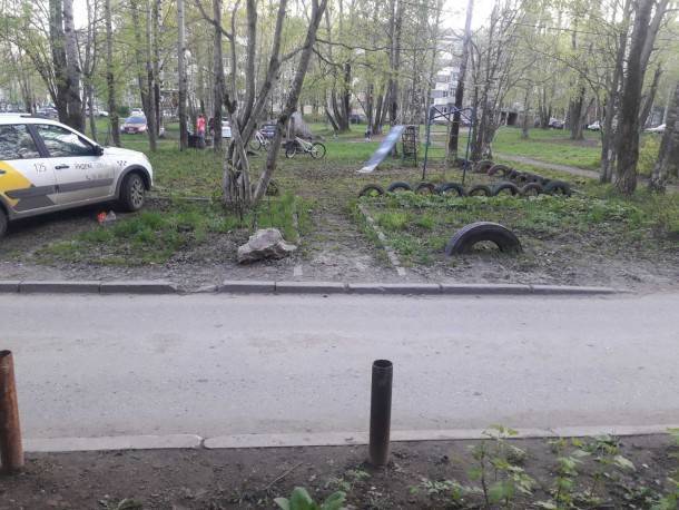 В сыктывкарском дворе восьмилетний велосипедист попал под колеса иномарки - bnkomi.ru - респ. Коми - Сыктывкар