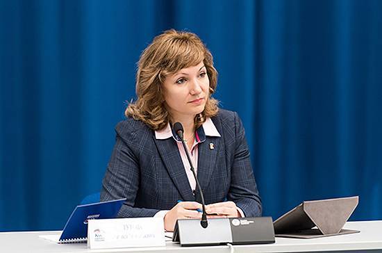 Владимир Путин - Лариса Тутова - Тутова: президентские поправки поставили точку в дискуссии о том, является ли образование услугой - pnp.ru