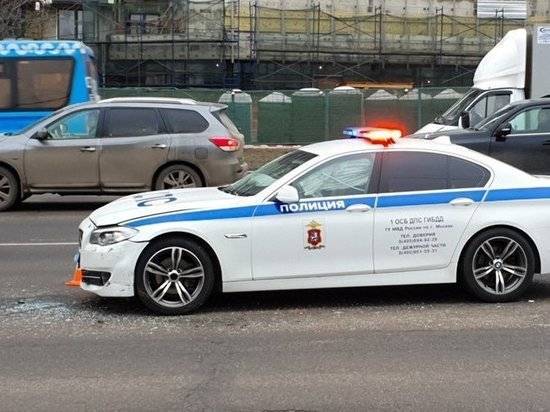 Бывший милицейский начальник врезался в полицейскую машину на севере Москвы - newtvnews.ru - Москва