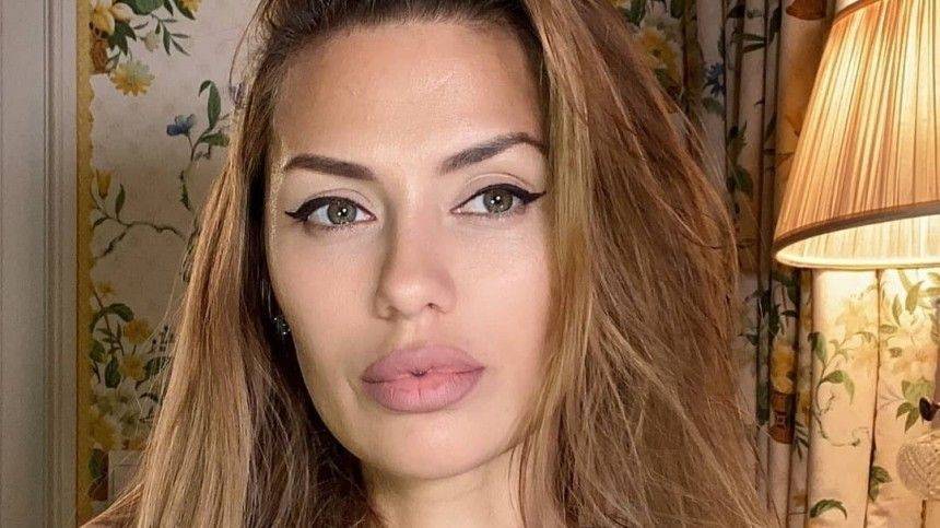 «Лайфхак тысячелетия»: Боня показала, на каком интимном месте нужно сидеть - 5-tv.ru