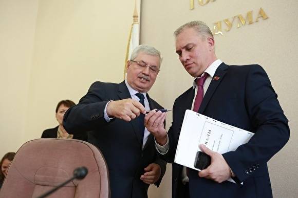 В «Единой России» назвали провокацией видео, где челябинка со скалкой отчитывает агитатора - znak.com - Россия - Челябинск