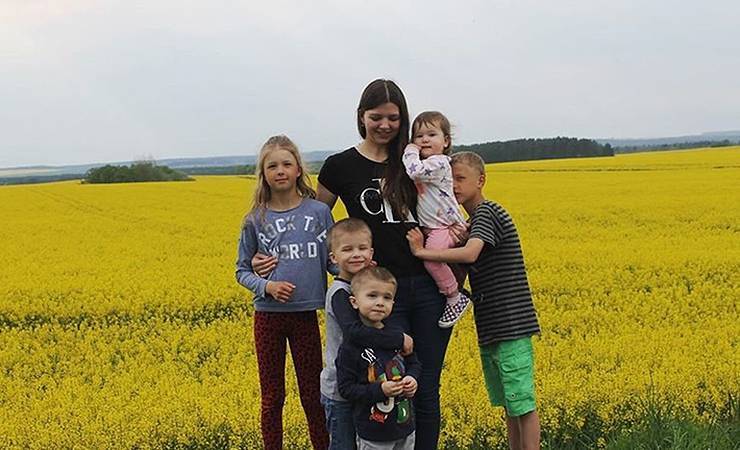 «Муж быў у рэанімацыі, ніколі так цяжка не хварэў». Маладая маці пяці дзяцей расказала, як яны ўсёй сям'ёй перанеслі каранавірус - gomel.today