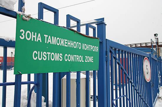 Таможенникам могут разрешить останавливать грузовики для проверки на всей территории России - pnp.ru - Россия