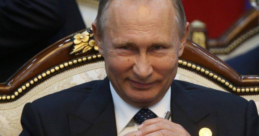 Владимир Путин - В новом законопроекте Путина есть ссылка на ещё не принятую в Конституцию поправку - readovka.news - Москва - Россия - Конституция