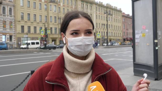 Опрос: большинство петербуржцев ждут раздачи бесплатных масок от правительства города - piter.tv - Санкт-Петербург