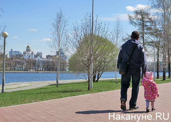 Путин - Первые свердловские семьи получили выплаты на детей от трех до семи лет - nakanune.ru - Свердловская обл.