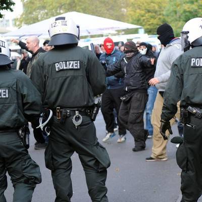 Ангела Меркель - Йенс Шпана - МИД Германии предупредил о необходимости держаться подальше от демонстрантов - radiomayak.ru - Германия