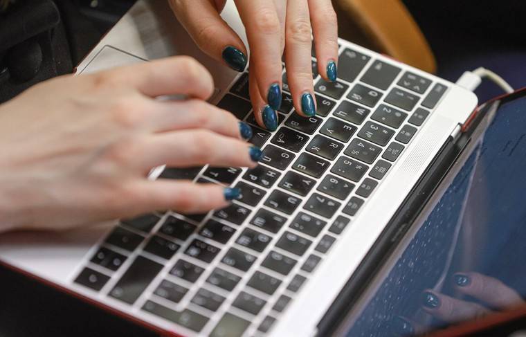Опрос: 22% россиян никогда не пользовались интернетом - news.ru - Россия