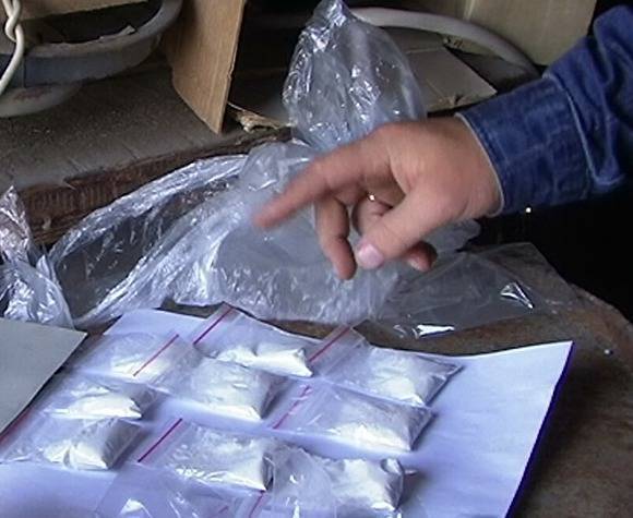 В Сургуте за вымогательство у наркомана задержан сотрудник транспортной полиции - znak.com - Россия - Сургут - Уральск