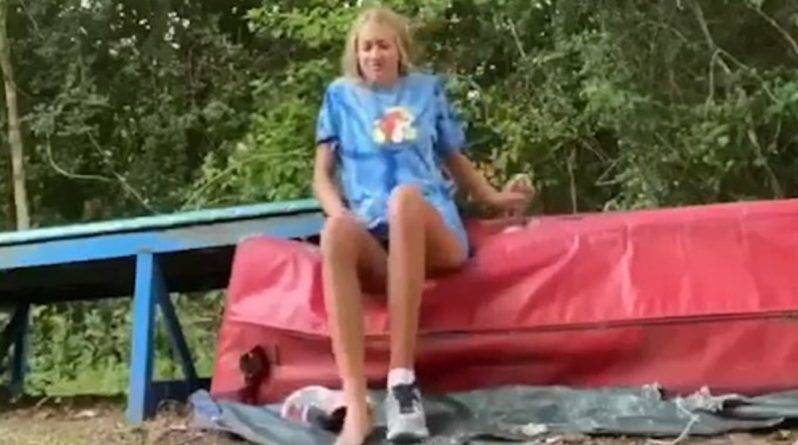 Девочку-чирлидера укусила змея, о чем она узнала только посмотрев видео своей тренировки - usa.one - США - Техас