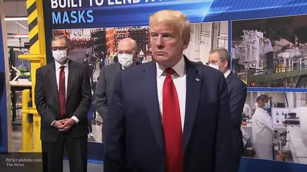 Дональд Трамп - Трамп рассказал, что снимает медицинскую маску перед общением с прессой - politexpert.net - США - шт. Мичиган