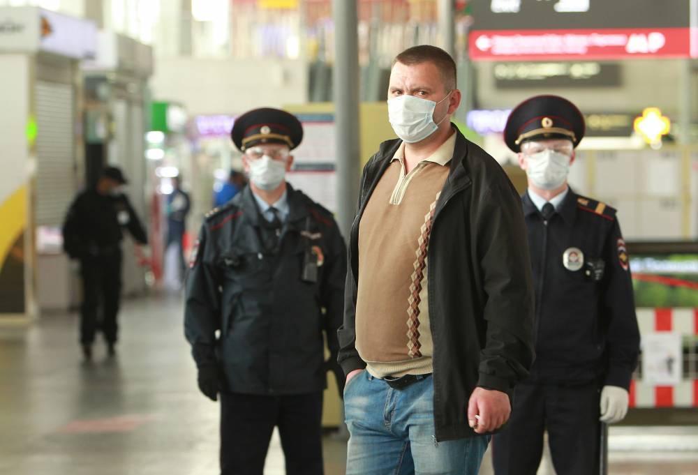 Москвичам напомнили о необходимости ношения масок на вокзалах - vm.ru - Москва