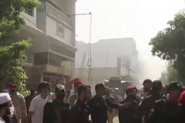 Видео последних секунд разбившегося в Пакистане самолета появилось в Сети - vm.ru - Россия - Пакистан - Лахор - Карачи