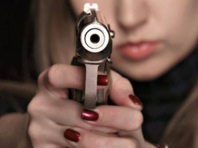 В Украине девушка подстрелила возле отеля прокурора - news.am - Украина - Кривой Рог