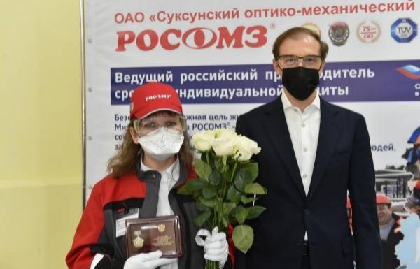 Денис Мантуров - Денис Мантуров в Прикамье оценил вклад "Суксунского оптико-механического завода" в борьбу с COVID-19 - nakanune.ru - Россия
