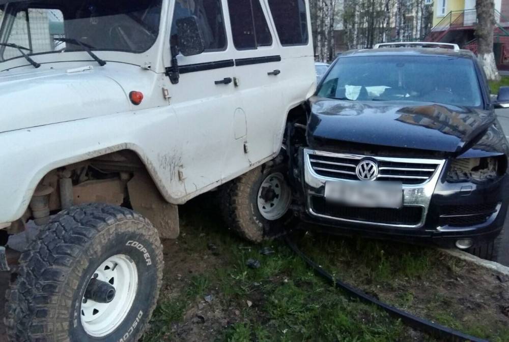 Появилось видео, как полицейские Сыктывкара сопровождают в машину ГИБДД «гонщика в погонах» - bnkomi.ru - Сыктывкар