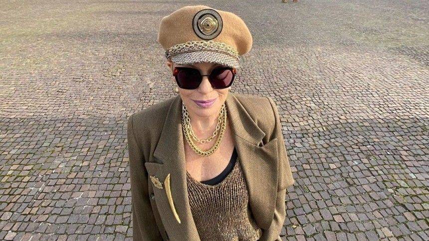 Ирина Понаровская - Соседи не узнали «оставшуюся без волос» Ирину Понаровскую - 5-tv.ru