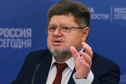 Евгений Брюн - Главный нарколог предложил закрепить возраст продажи алкоголя в Конституции - lenta.ru - Россия