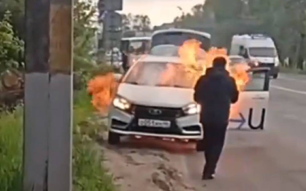 Лада Веста в огне: она «ожила» и поехала сама по себе - zr.ru - Курская обл.
