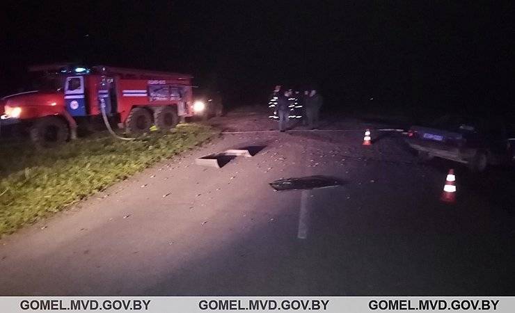 В Добрушском районе пьяный бесправник врезался в пожарную цистерну, в результате ДТП пострадала его двухлетняя дочь. Всего в легковушке ехало 8 человек (!) - gomel.today - район Добрушский