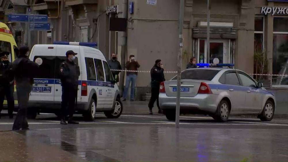 Первые кадры с места захвата банка в Москве - tvc.ru - Москва