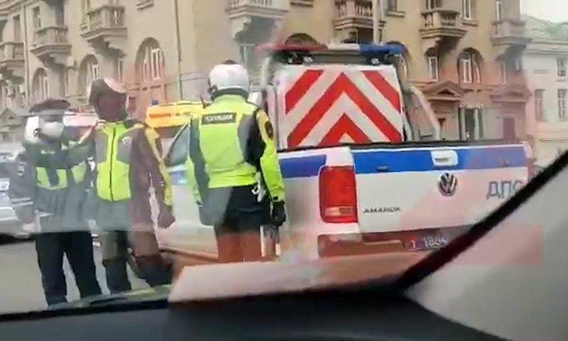 Курьер службы доставки еды захватил заложников в банке в центре Москвы - bloknot.ru - Москва