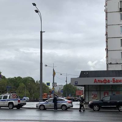 Неизвестный захватил заложников в отделении "Альфа-банка" в Москве - radiomayak.ru - Москва