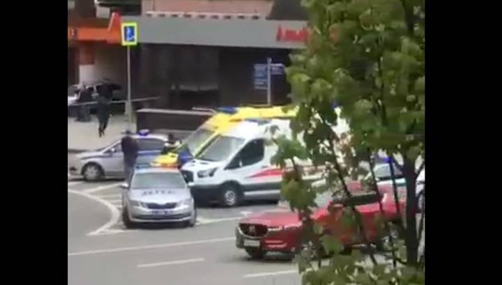 Преступник, угрожавший взорвать банк в Москве, остался без заложников и был задержан - vesti.ru - Москва