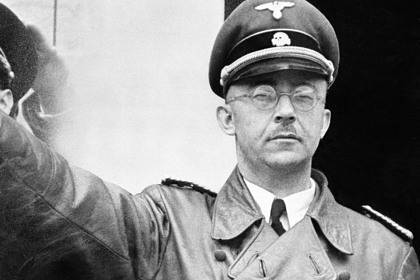 Адольф Гитлер - Генрих Гиммлер - Рассекречены подробности ареста нацистского лидера Генриха Гиммлера - lenta.ru - Англия