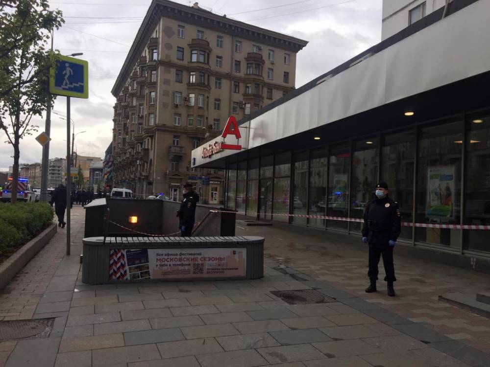 Владимир Васенин - Очевидцы заявили, что у напавшего на столичный банк могли быть помощники - vm.ru - Москва - Нападение