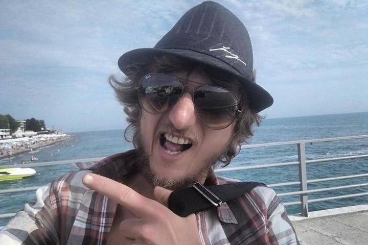 Ольга Бузова - Алексей Барышников - В рюкзаке у захватчика банка было два доширака, складной нож - mk.ru - Нижневартовск